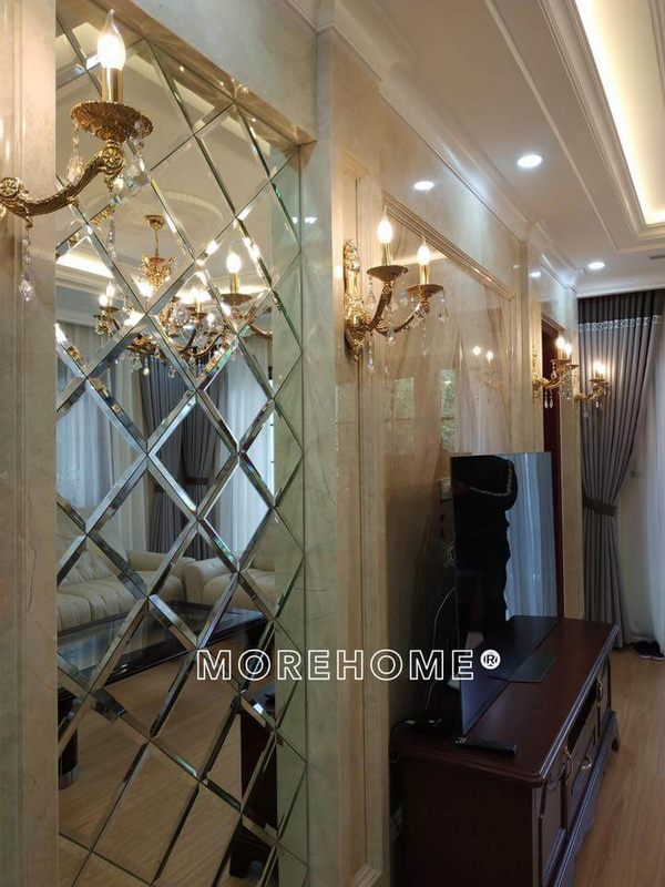 Thi công gương ghép ô cho phòng khách biệt thự tân cổ điển Gương trang trí phòng khách đẹp, độc lạ và ấn tượng